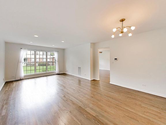 3rd image of 437 Grosse Pointe Cir Unit 437
