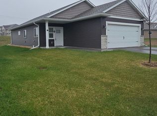 725 Cherrywood Ln NE, Isanti, MN 55040