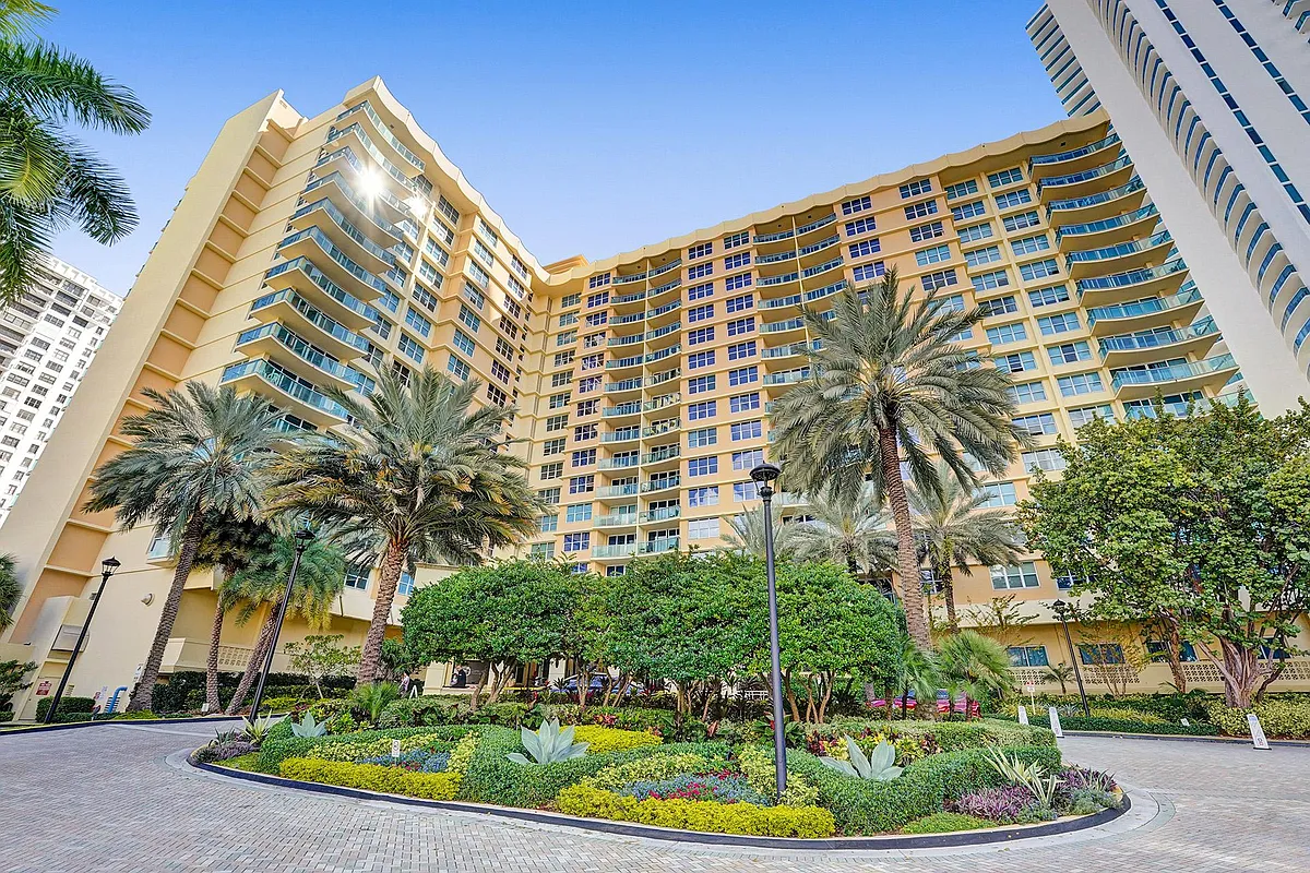 Building Photo - 2501 S Ocean Dr #401