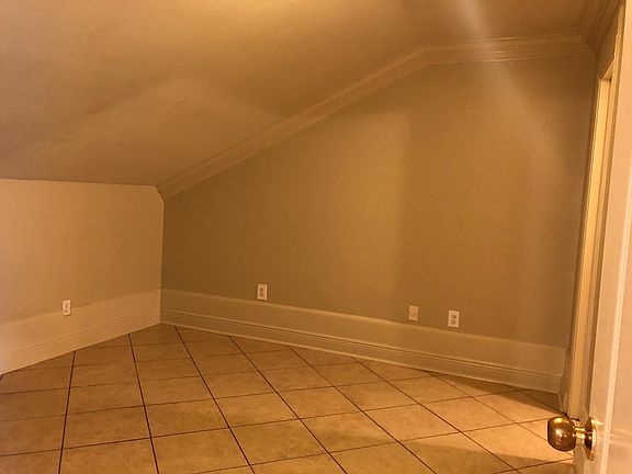 4th image of 522 Melrose Dr #2