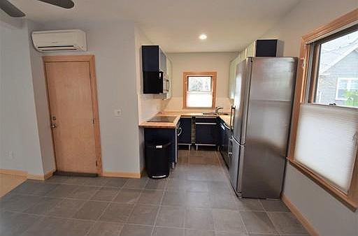 2nd image of 8 Carver St
