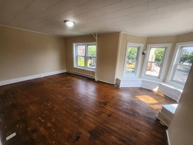 1402 W Linden St — Photo 7