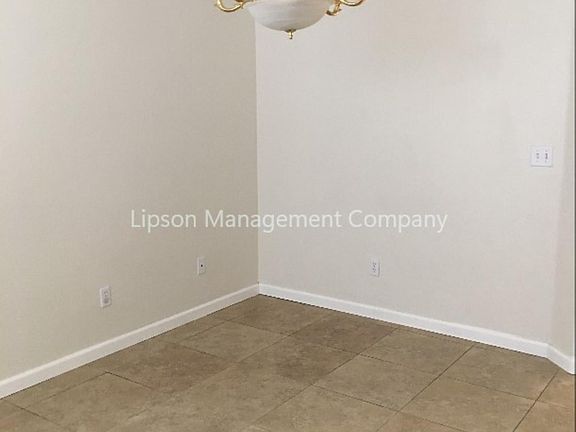 5th image of 3605 N Leila Ct