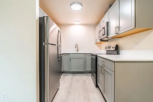 City living with views and walkable access to shops and restaurants! Photo 1