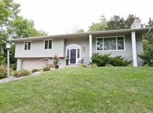 220 Yosemite Cir N, Minneapolis, MN 55422