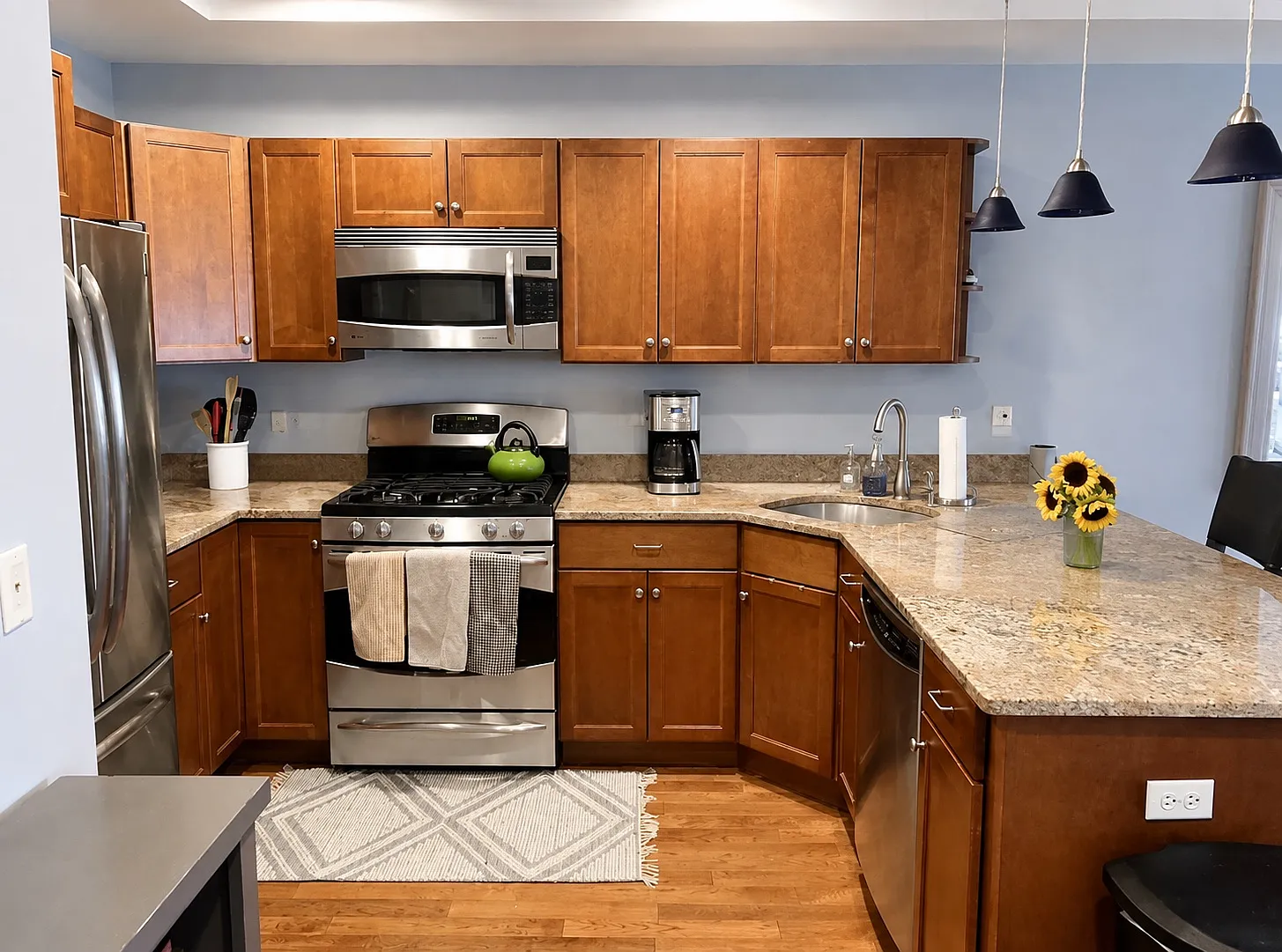 3 bed, 1500 sqft, $6,290 — Photo 1