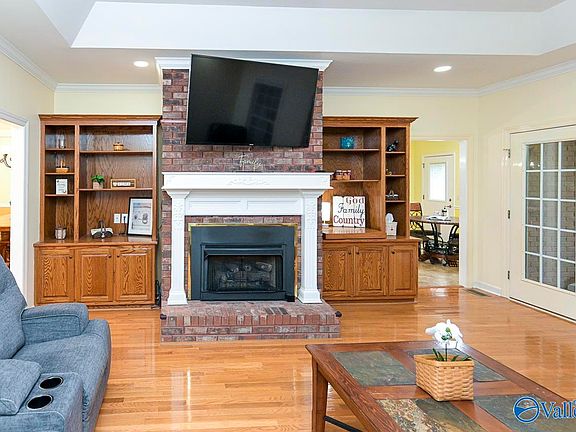 5th image of 121 Honey Brook Dr