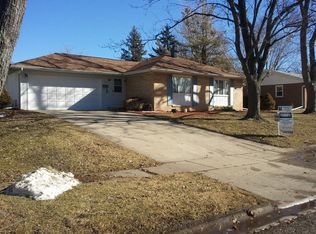 304 Garfield Dr, Bloomington, IL