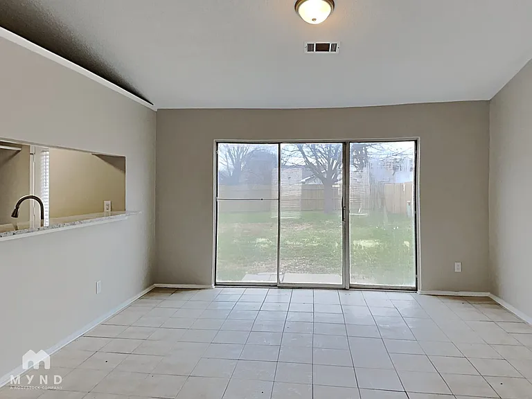 7417 Shadow Bend Dr — Photo 3