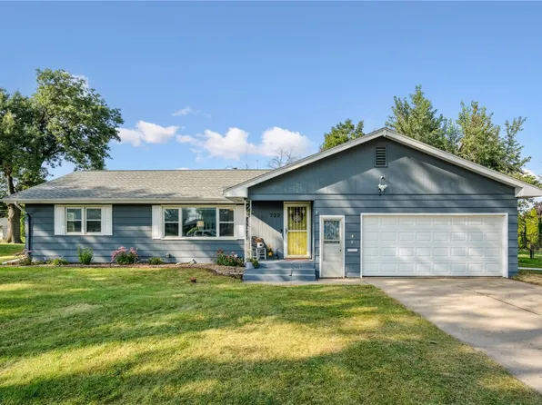 722 Suburban St NE, Cedar Rapids, IA 52402