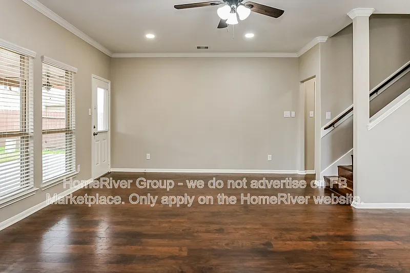 5 bed, 2.5 bath, 3156 sqft, $2,995 — Photo 2