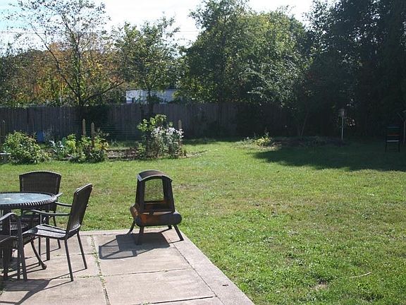 1/3 acre private yard