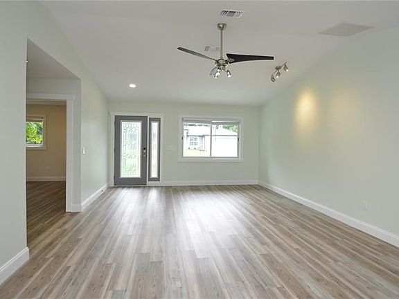 2nd image of 6 Whisant Pl