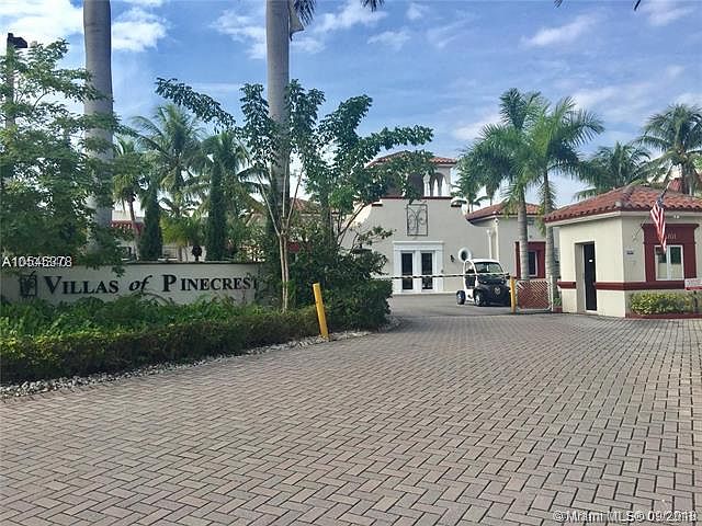 Great studio for sale in Pinecrest area!