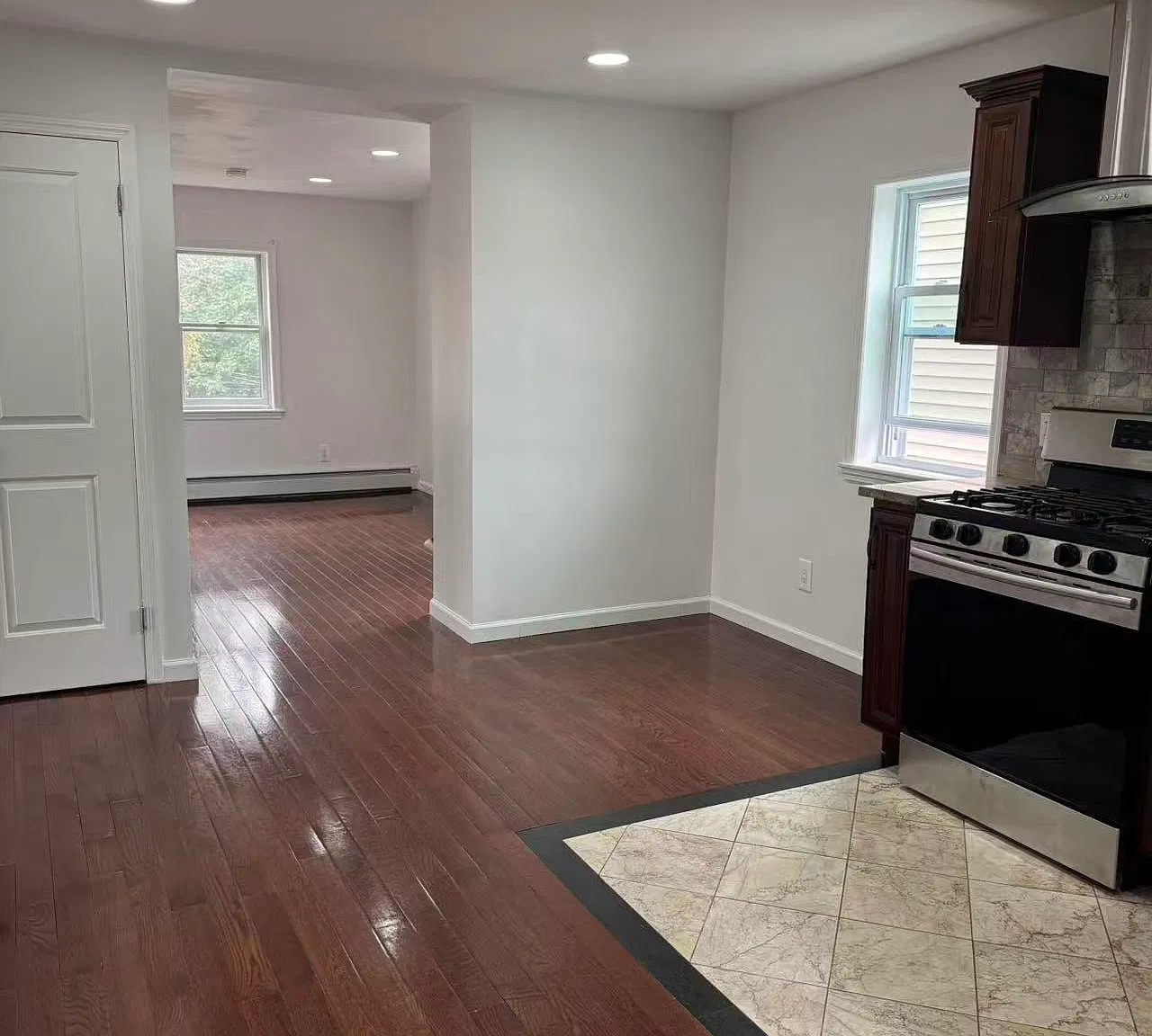 3 bed, 850 sqft, $2,980 — Photo 2