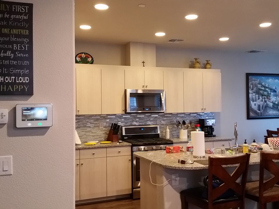 Stainless Appliances/Island