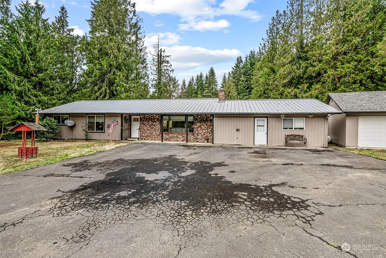 460 Ross Road photo 1