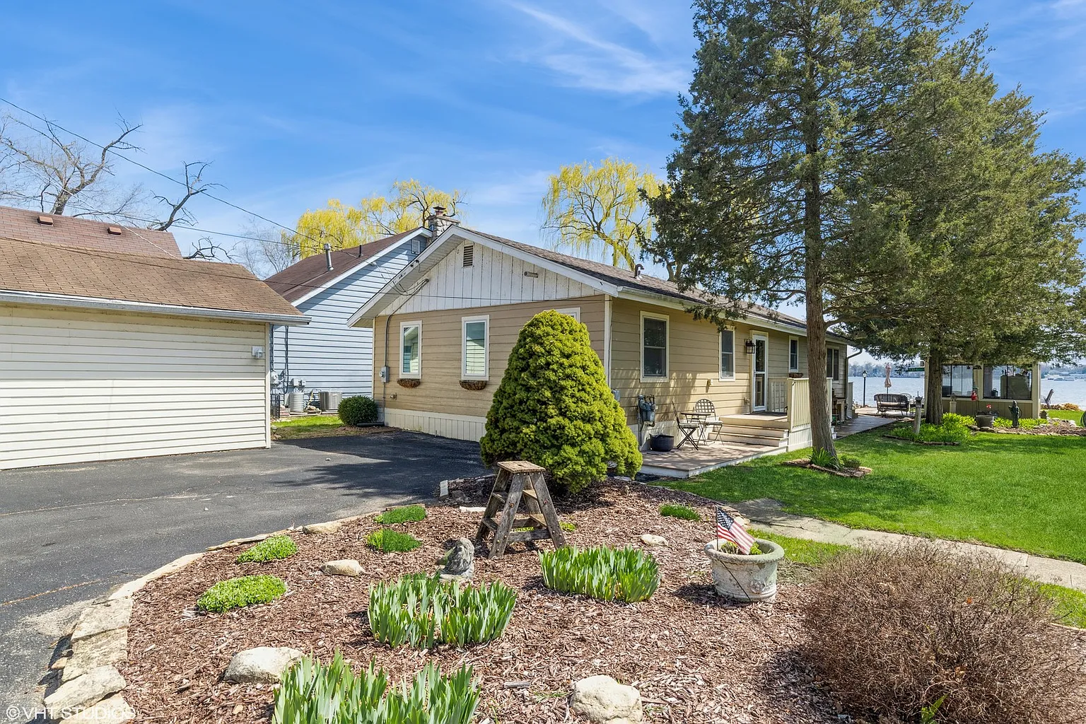 25809 W Lake St photo 1