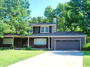 8004 Birchwood Dr, Pleasant Valley, MO 64068