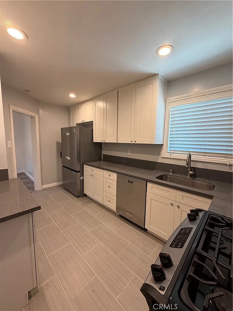 3 bed, 1164 sqft, $3,500 — Photo 2