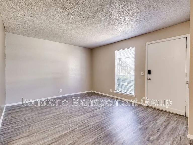 4659 S Darlington Ave #2-M — Photo 3