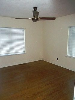 4th image of 320 Essex St