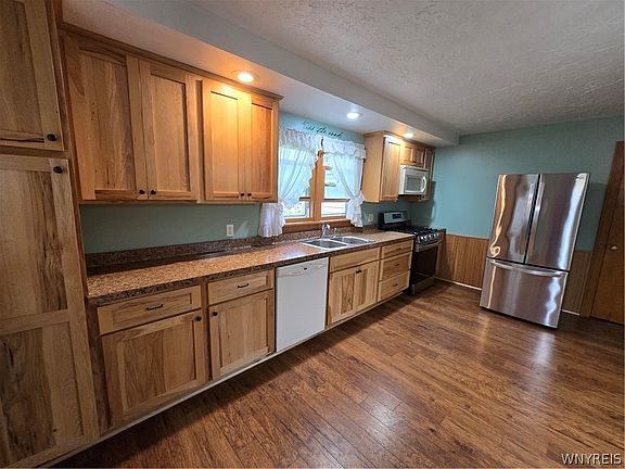 2nd image of 7322 Ridge Rd