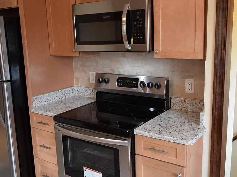 2459 Medford St — Photo 23