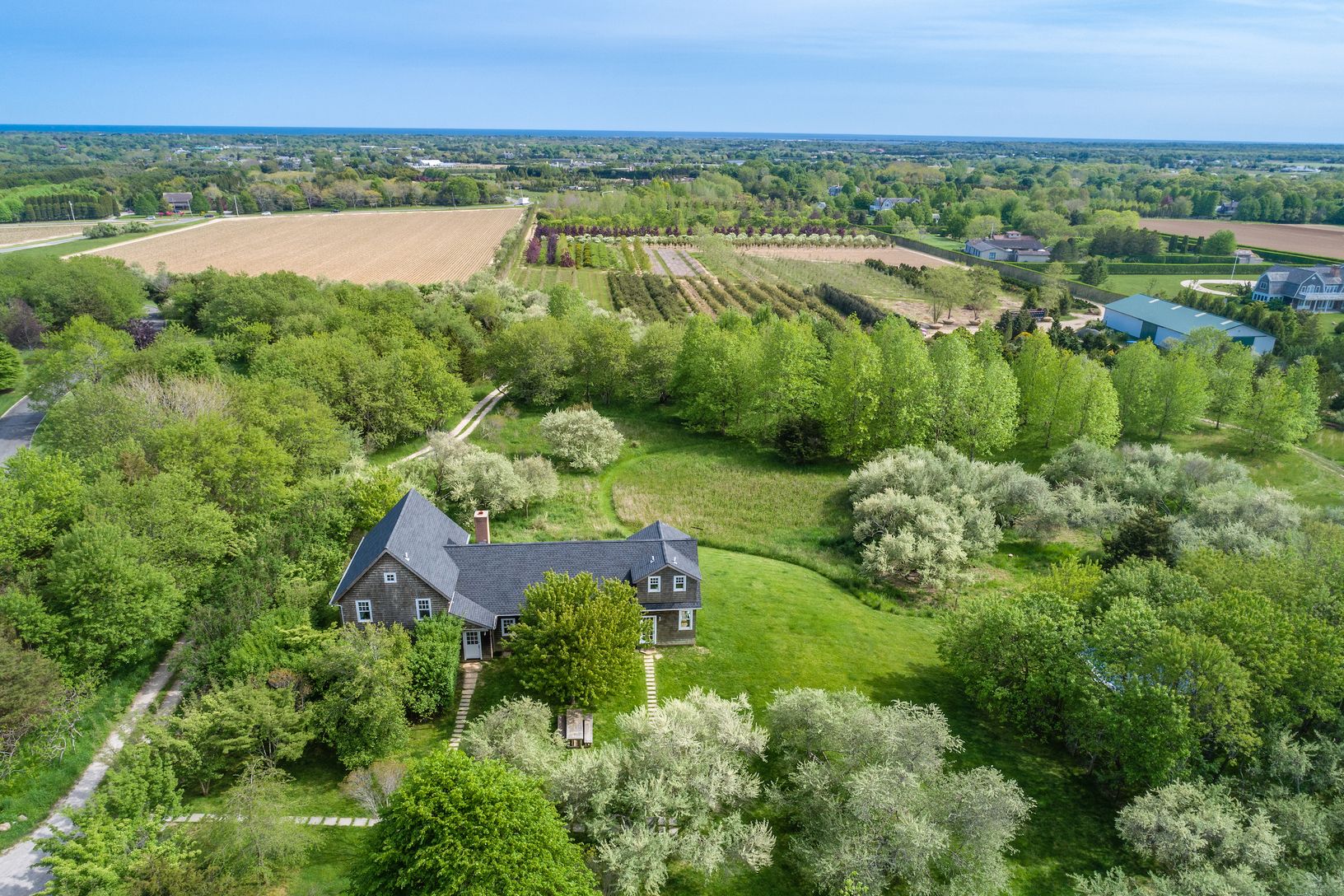  TOTAL PRIVACY MINUTES FROM BRIDGEHAMPTON VILLAGE & OCEAN