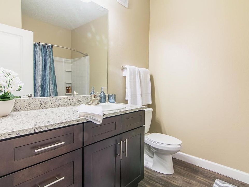 1st image of 906 Oasis Palm Cir