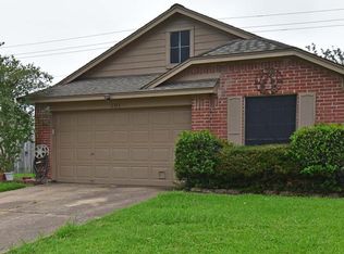 101 Coffee Ln, Lake Jackson, TX 77566
