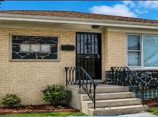 3000 N Neenah Ave, Chicago, IL 60634