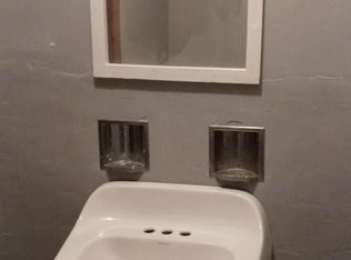 1112 4th St #B, Fulton, IL 61252