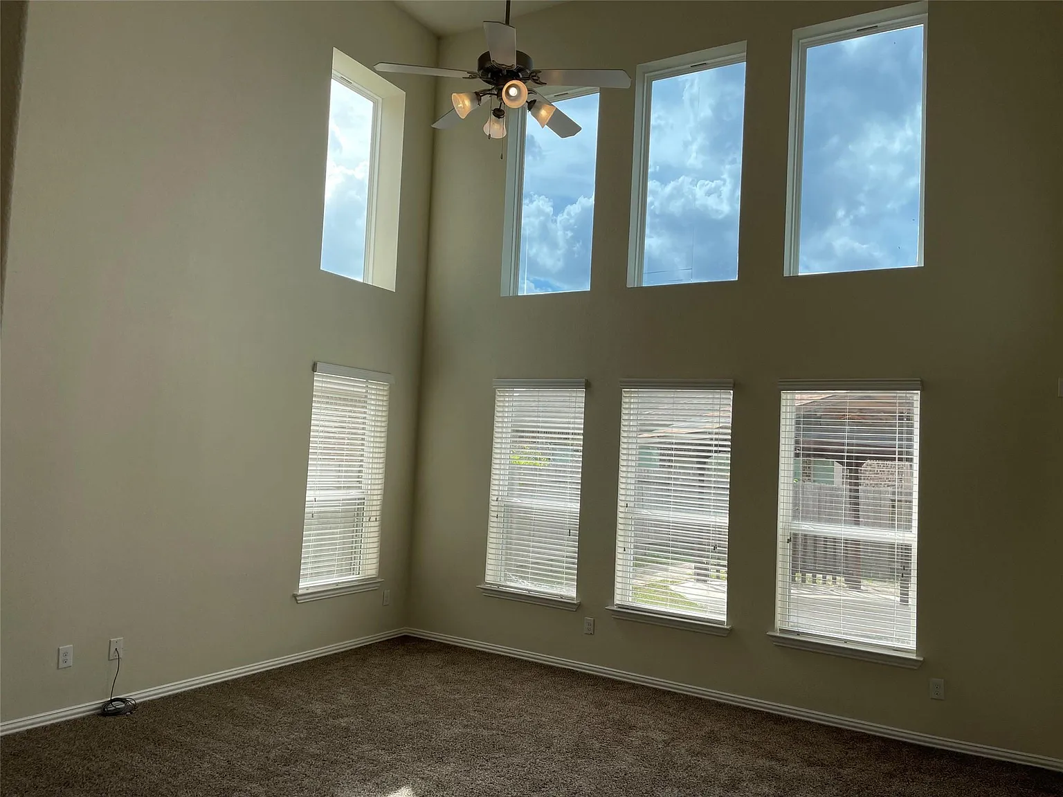 4 bed, 2.5 bath, 2345 sqft, $2,200 — Photo 3