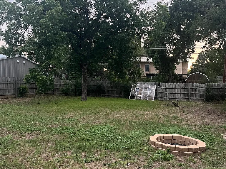 1617 S Park St — Photo 18