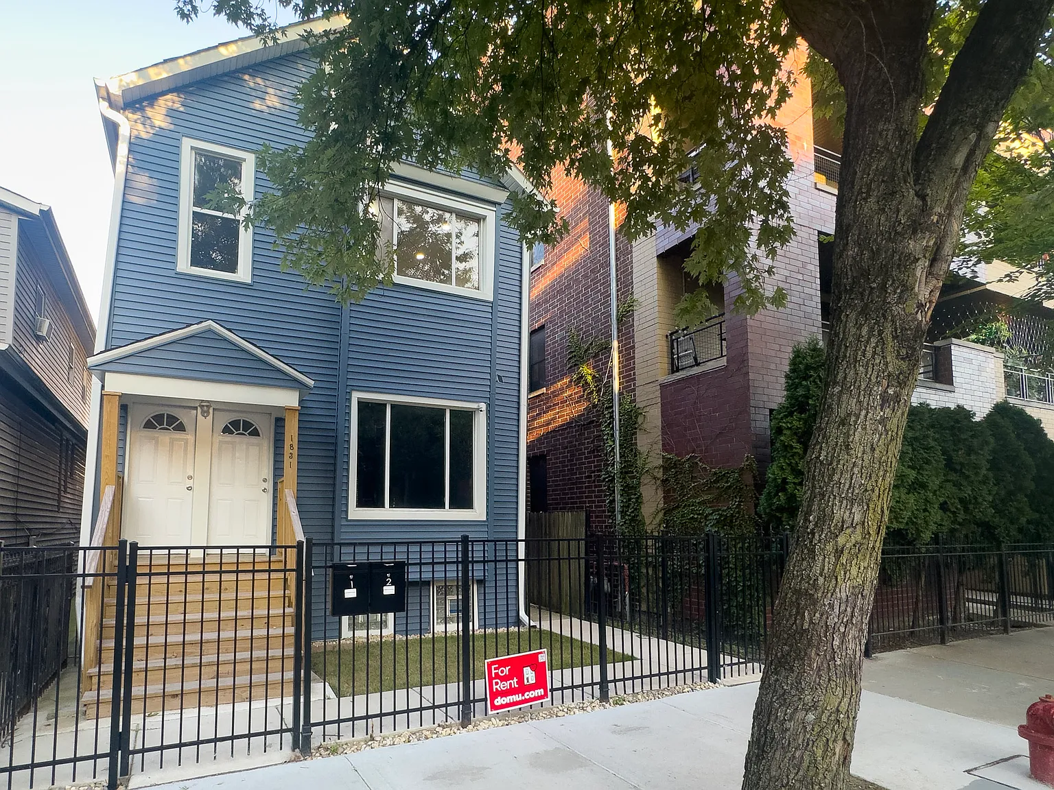 3 bed, 1080 sqft, $2,985 — Photo 2