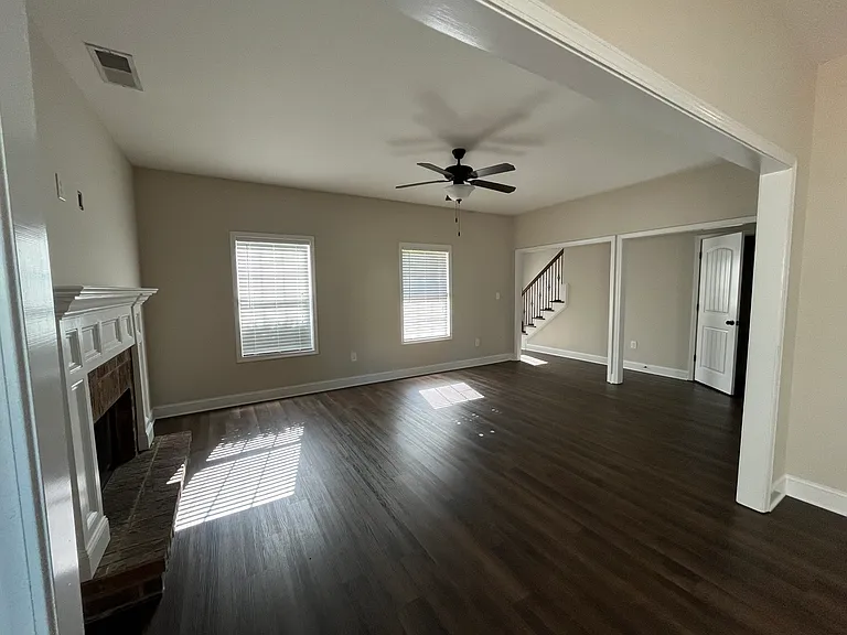 1811 Bedford Trl — Photo 11