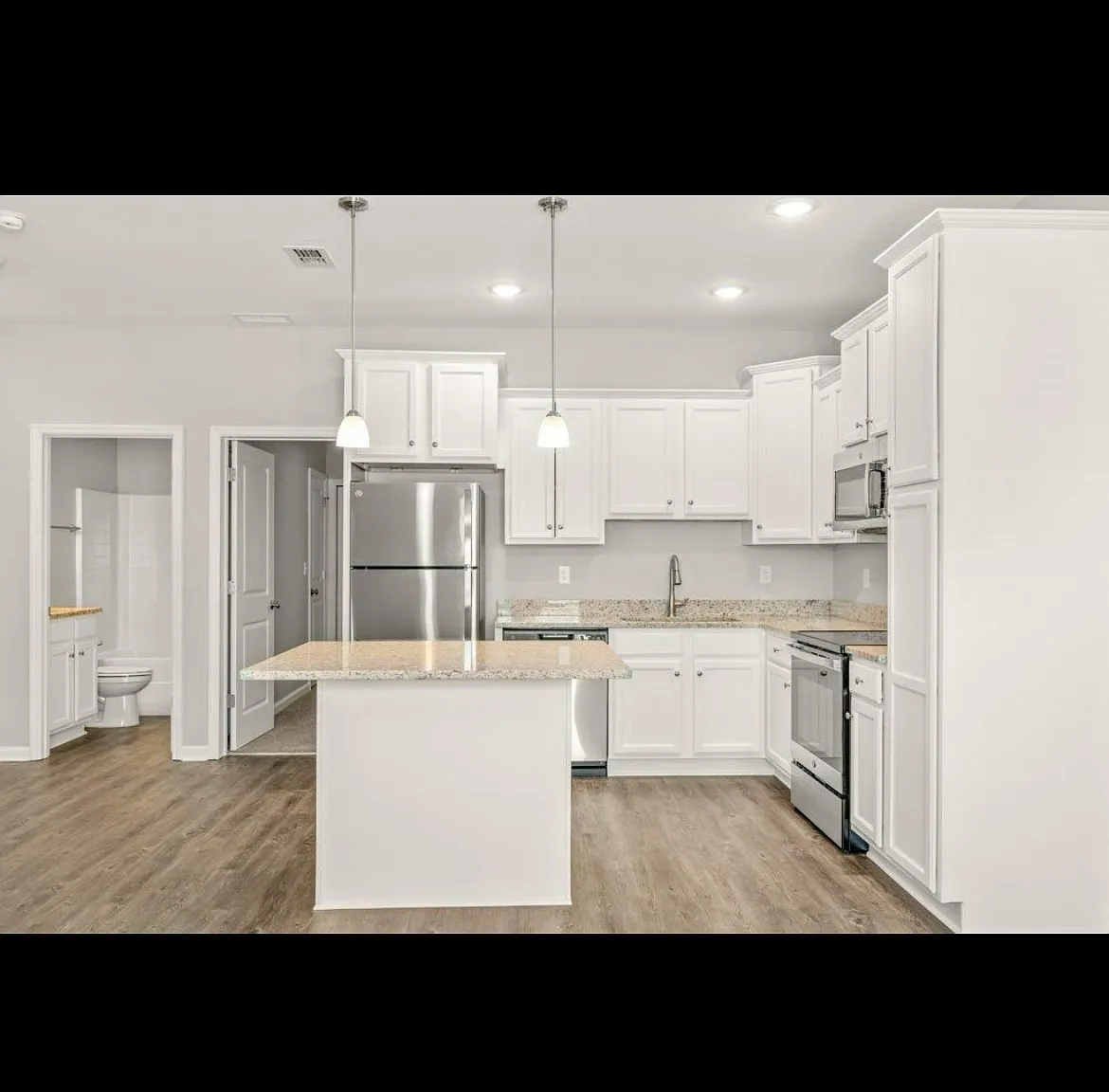30 Wainscott Cir — Photo 2