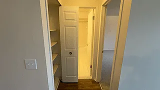 Lakeside Village Apartments — Photo 105