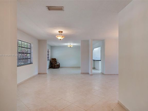 3rd image of 1550 Venetia Ave #0