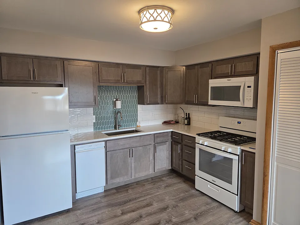 323 W Bolivar Ave #3