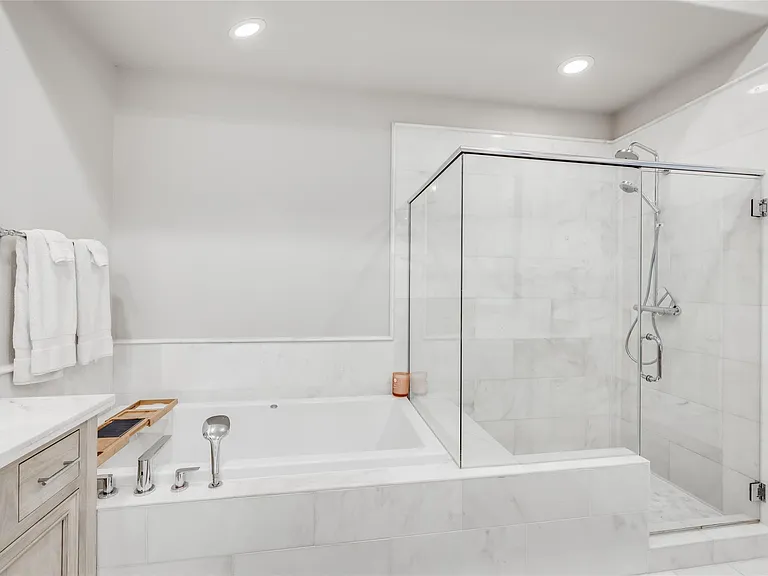 6056 Kansas St — Photo 31