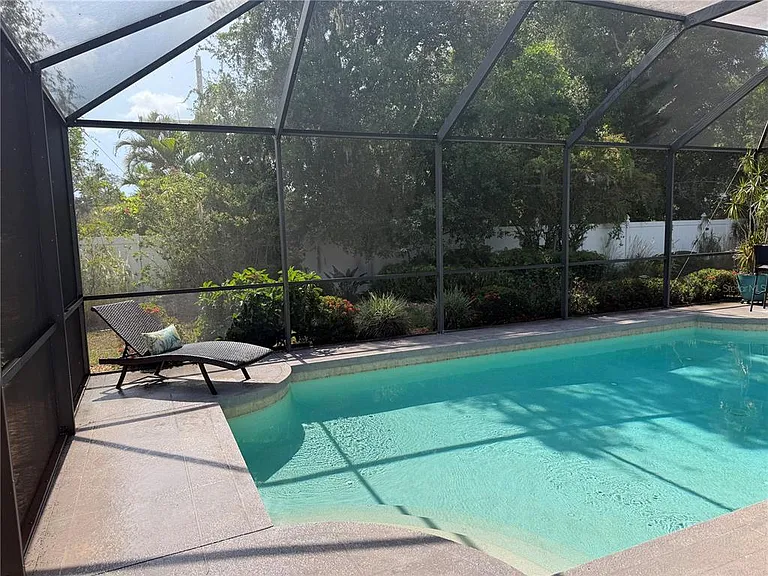 4823 Carrington Cir — Photo 48