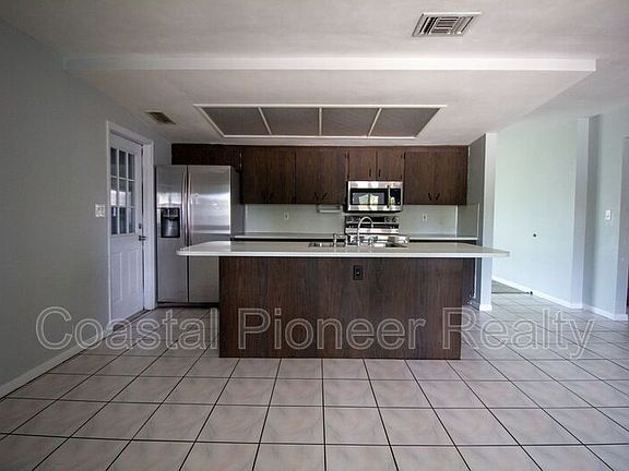 5th image of 10760 62nd Ave