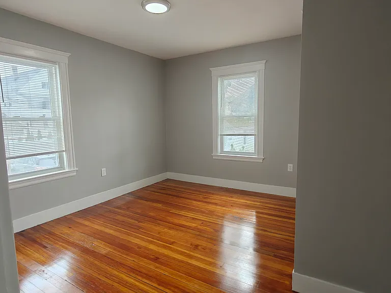 832 Fellsway — Photo 6