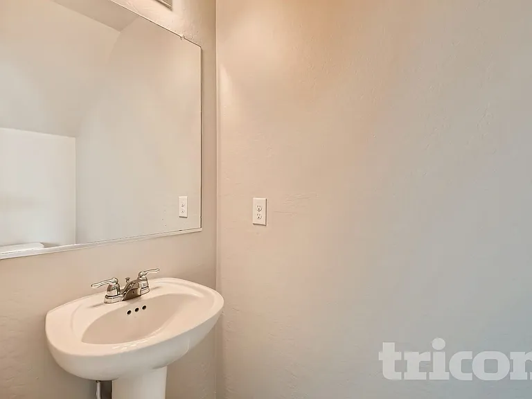 227 W Watson Ct — Photo 8