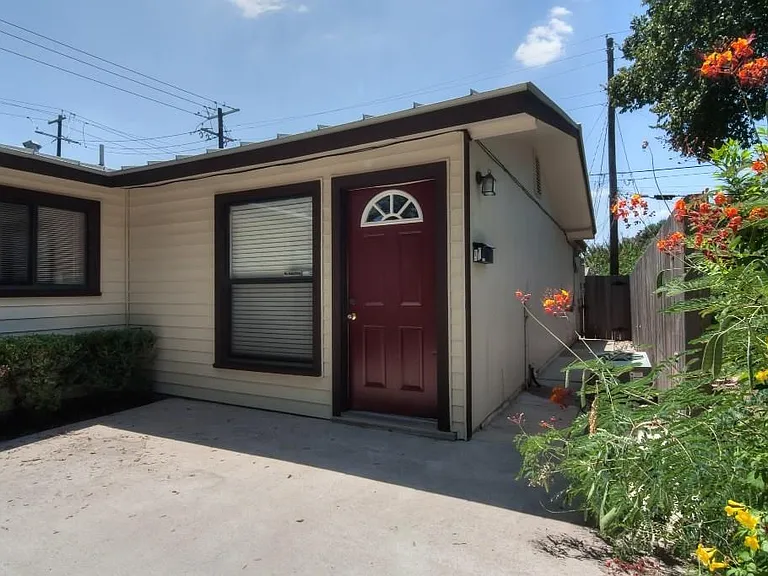 1615 Westmoor Dr #B — Photo 1