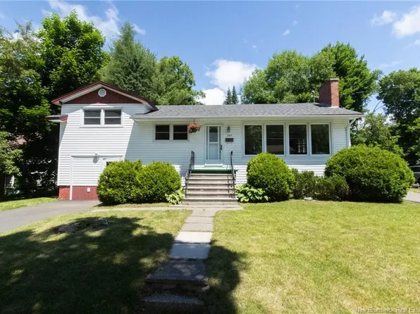 337 Edinburgh St, Fredericton, NB E3B 2E1