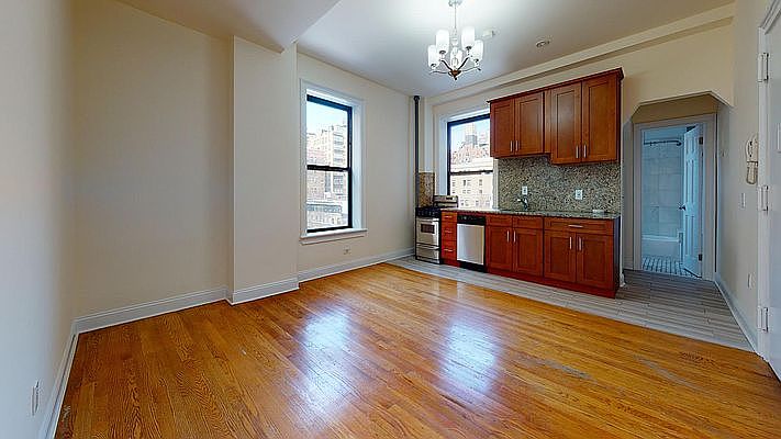 1st image of 324 W 84th St #73