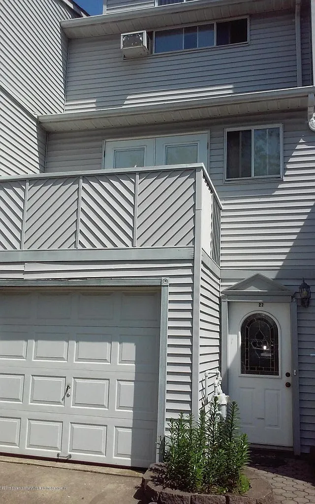 27 Jessica Ct #1 photo 1